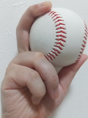 四缝线陀螺球握法-左侧